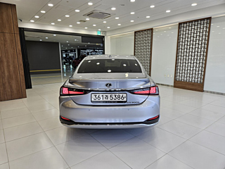 LEXUS ES300H 2024