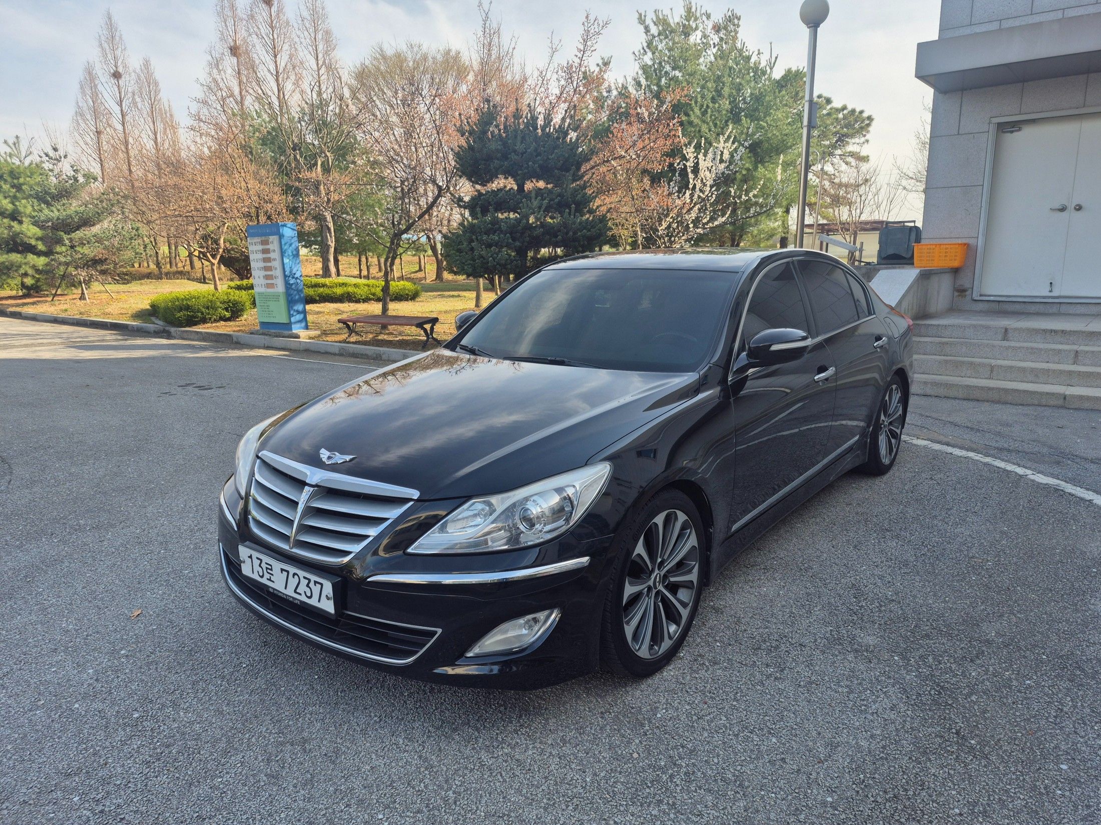 HYUNDAI GENESIS