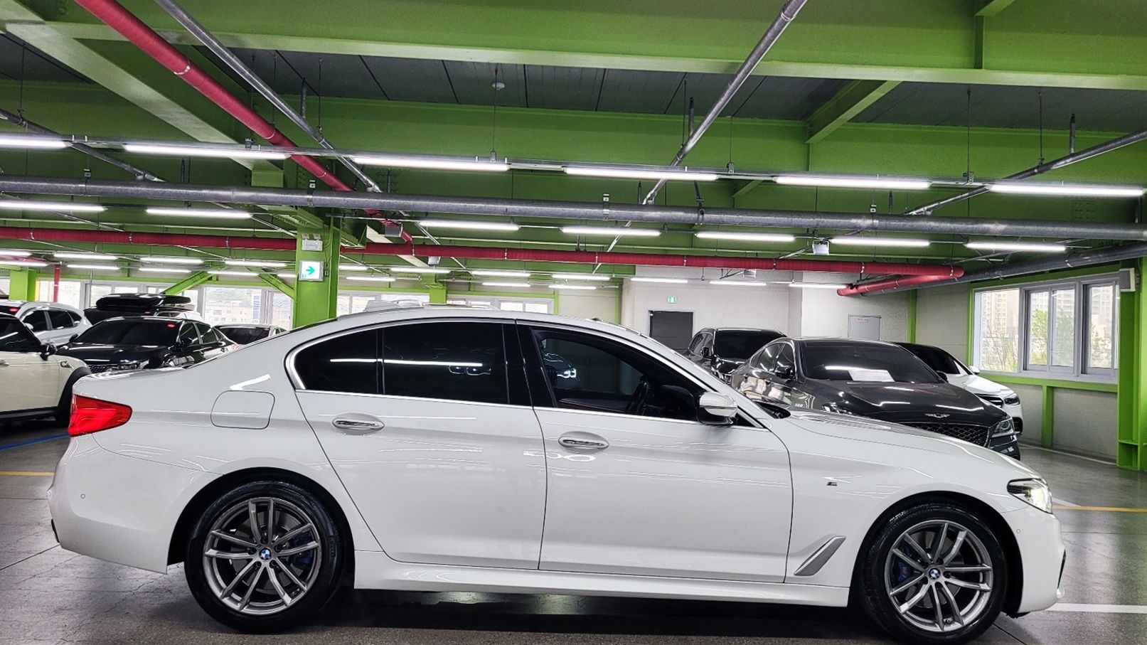 BMW 5-SERIES G30 2017