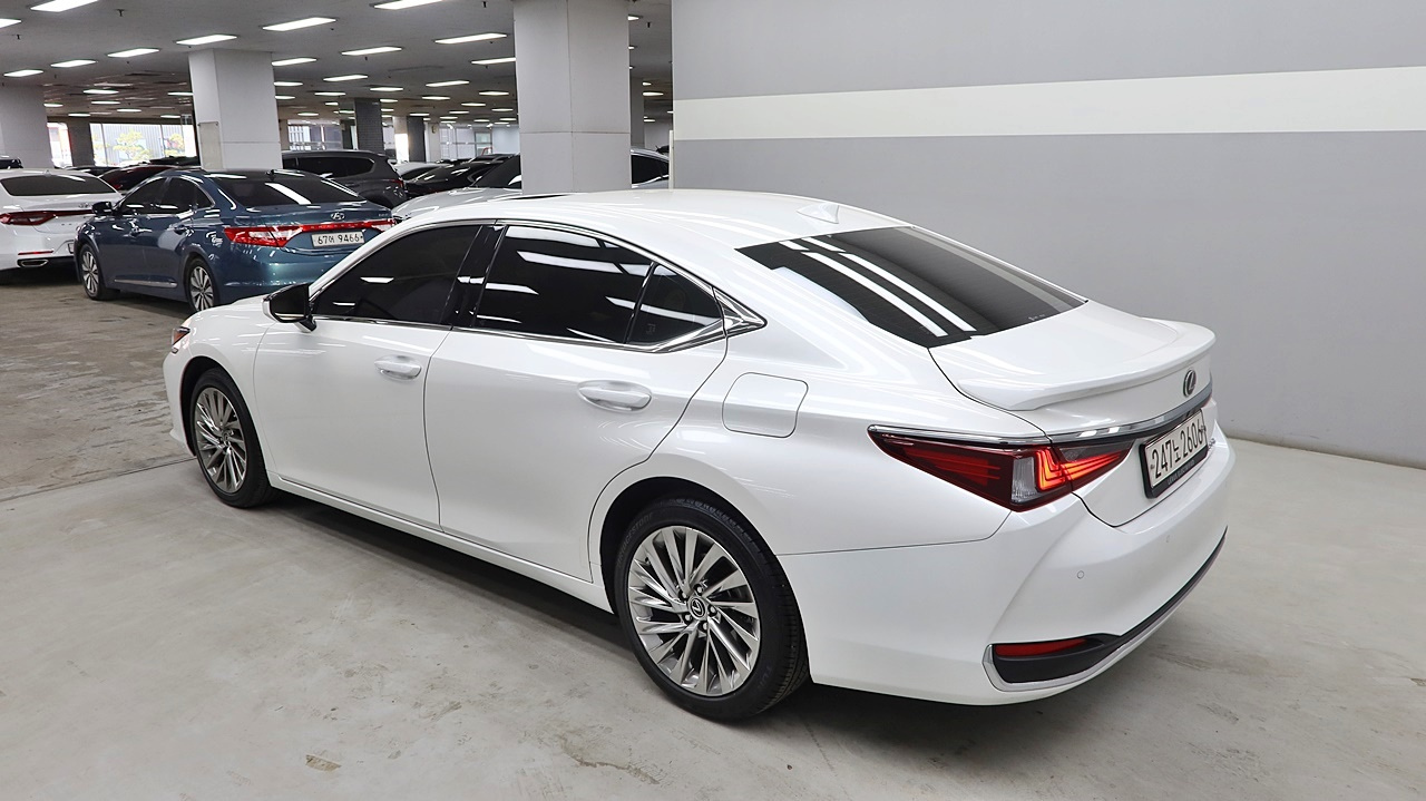 LEXUS ES300H 2024