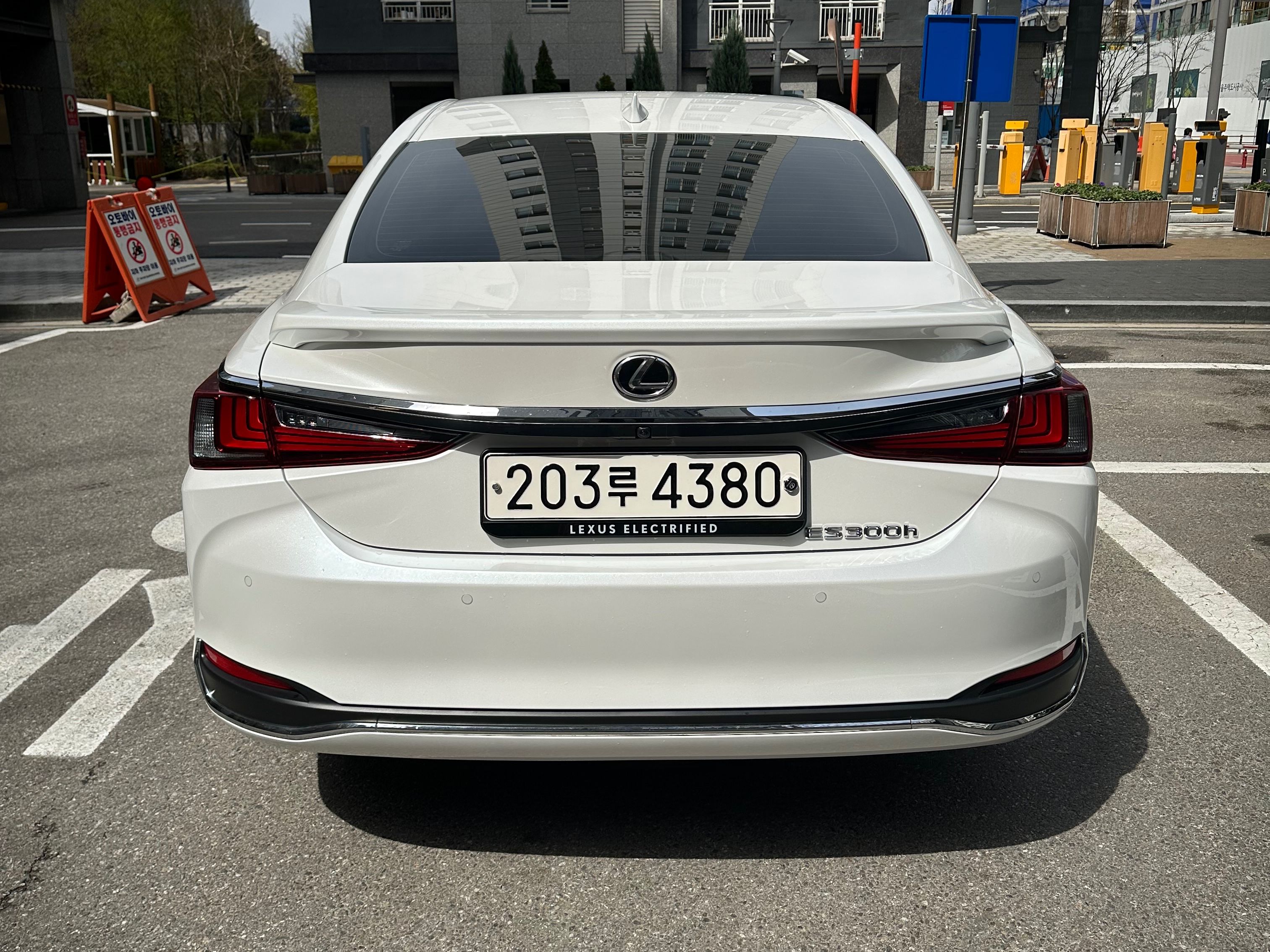 LEXUS ES300H 2024