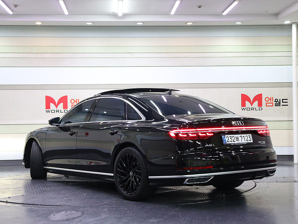 AUDI A8 D5