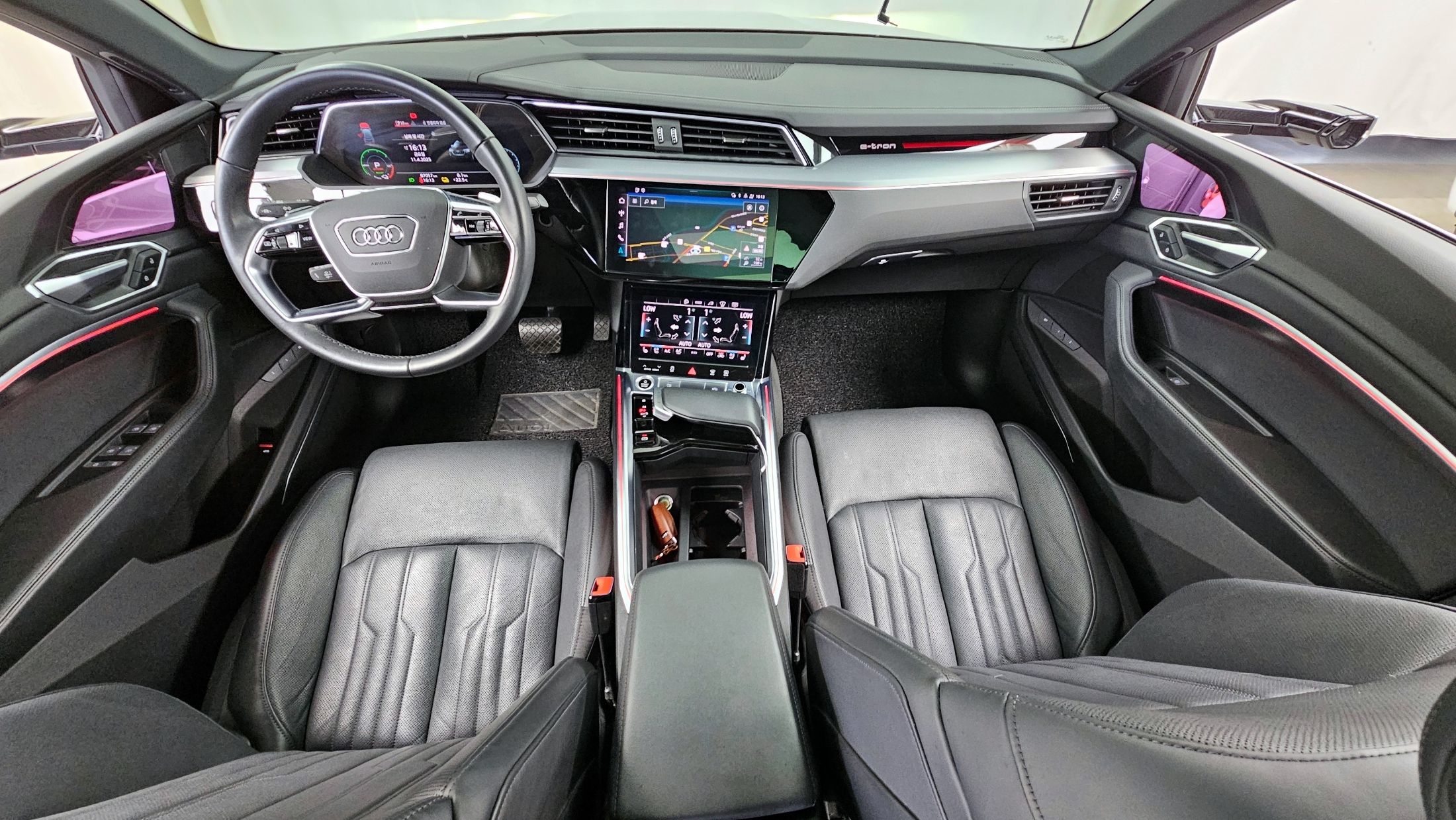 AUDI E-TRON