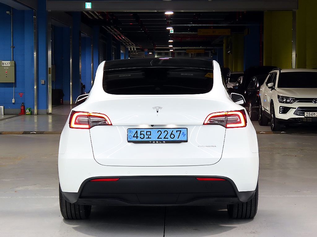 TESLA MODEL Y