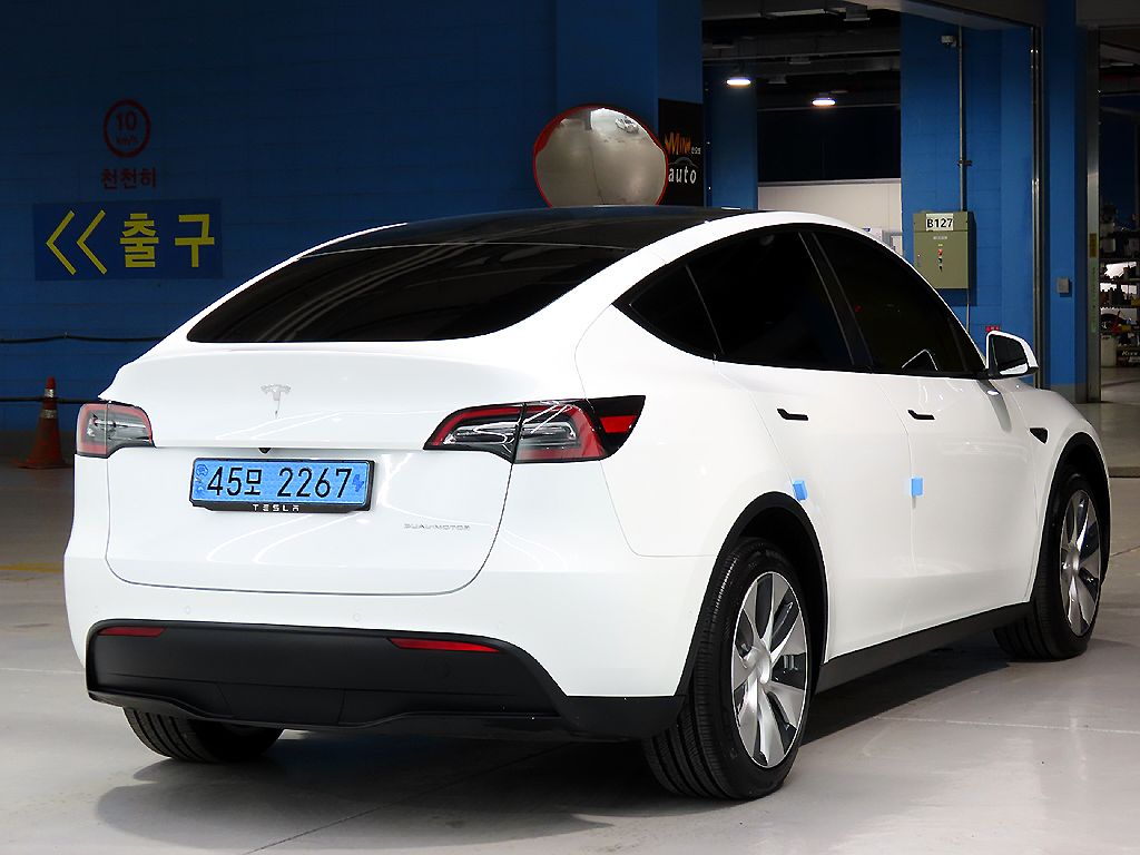 TESLA MODEL Y