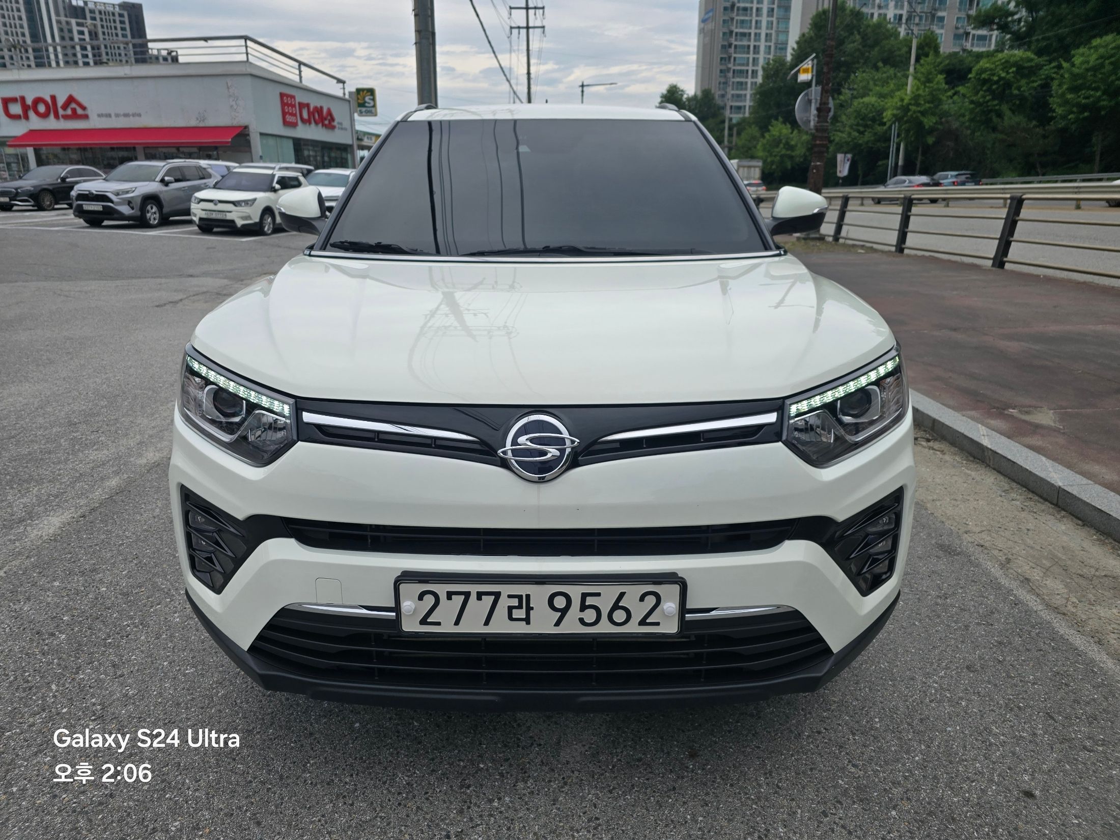 SSANGYONG TIVOLI VERY NEW 2021