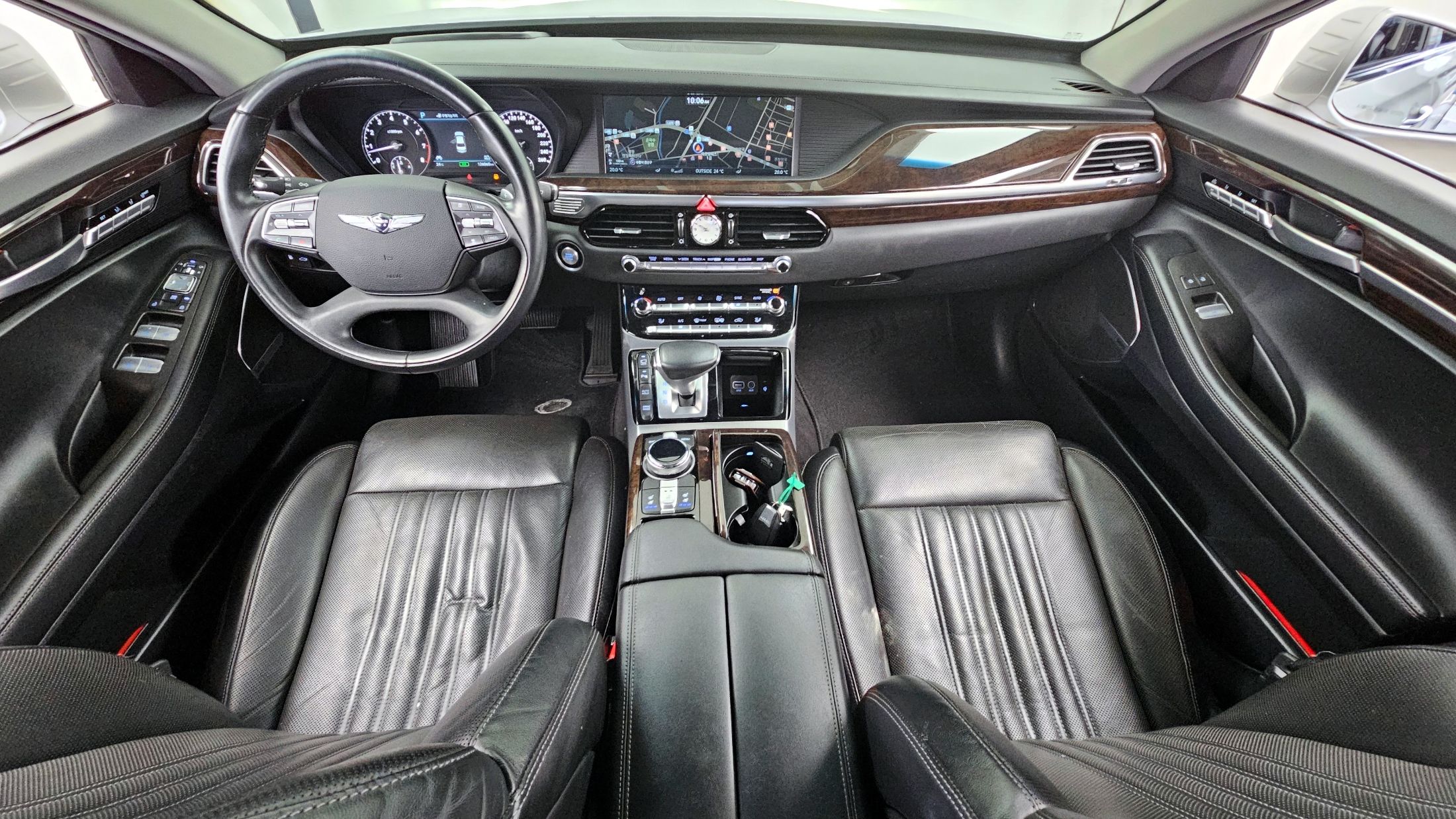 GENESIS EQ900 2016