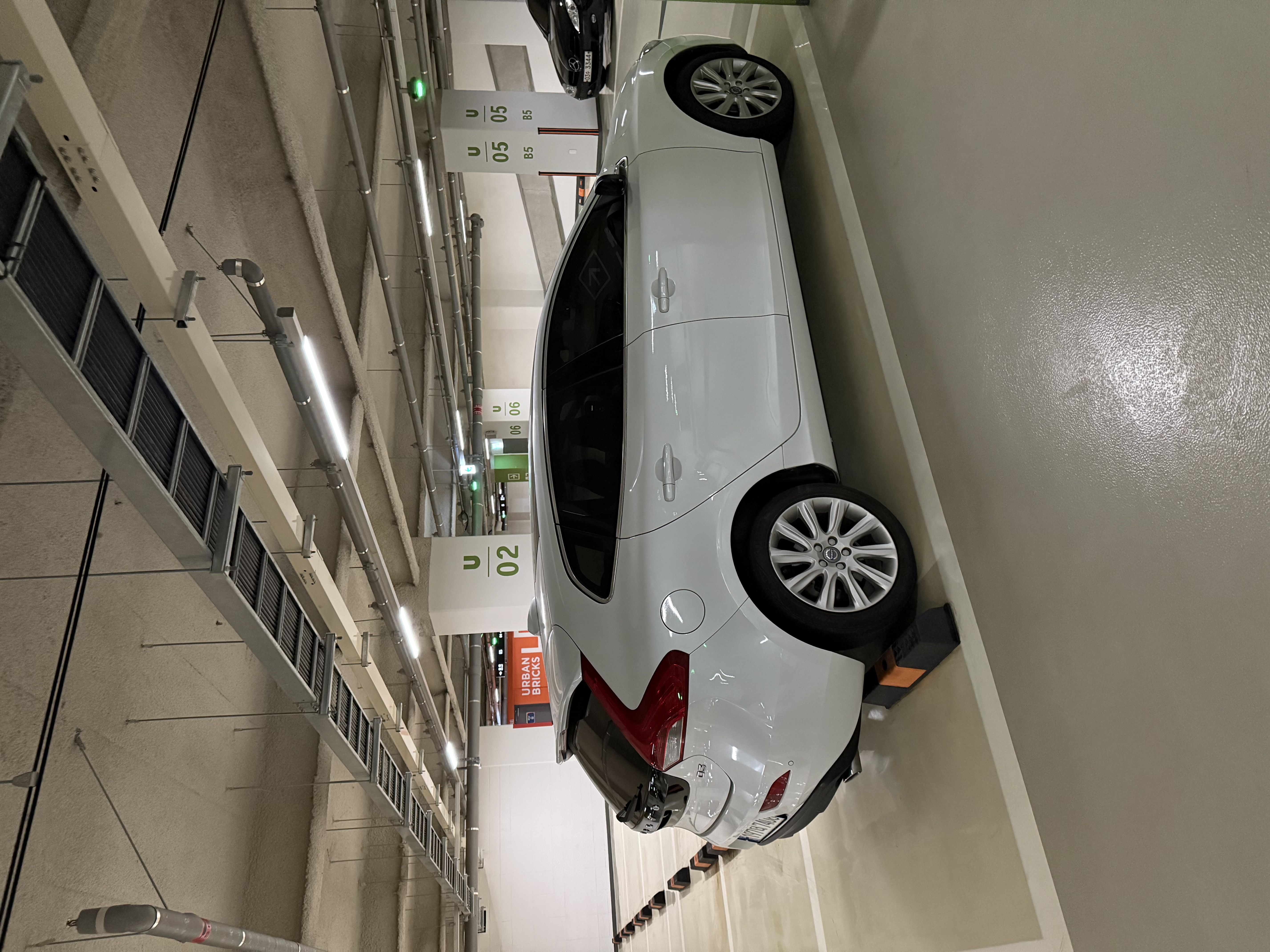 VOLVO V40 2016