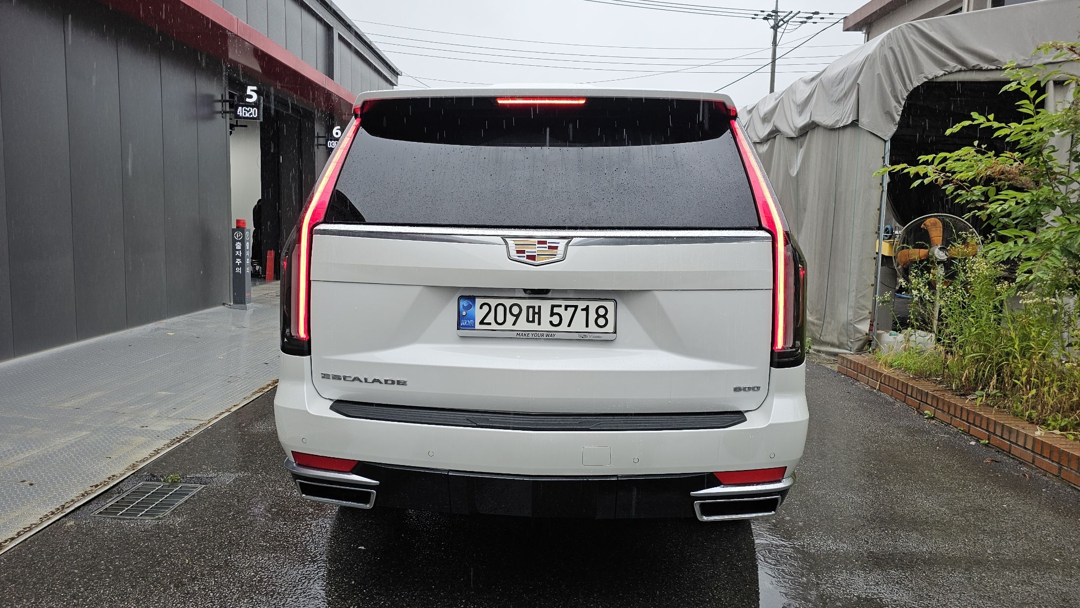 CADILLAC ESCALADE