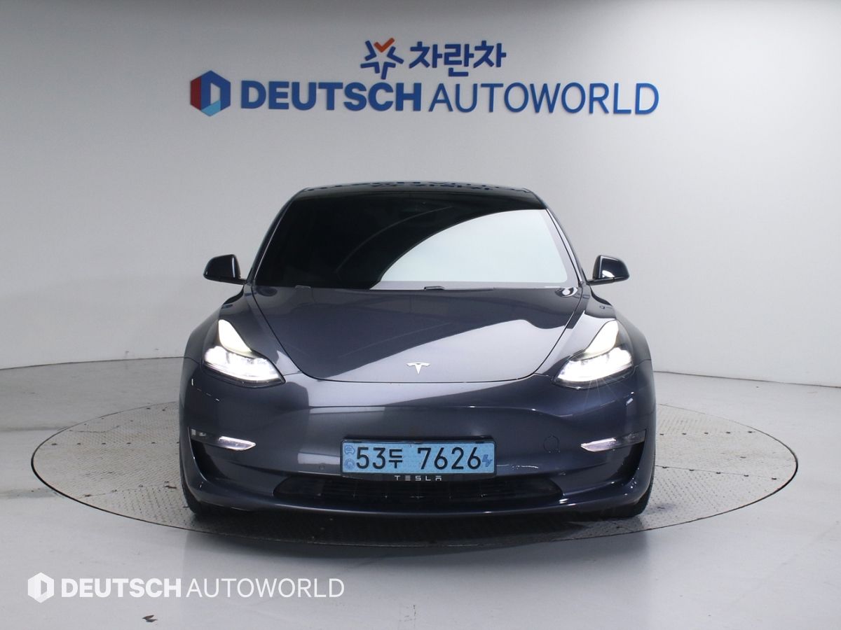 TESLA MODEL 3