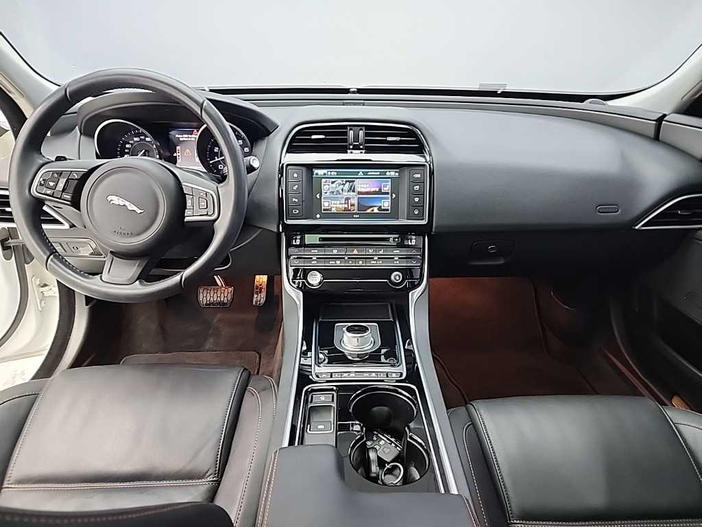 JAGUAR XE 2015