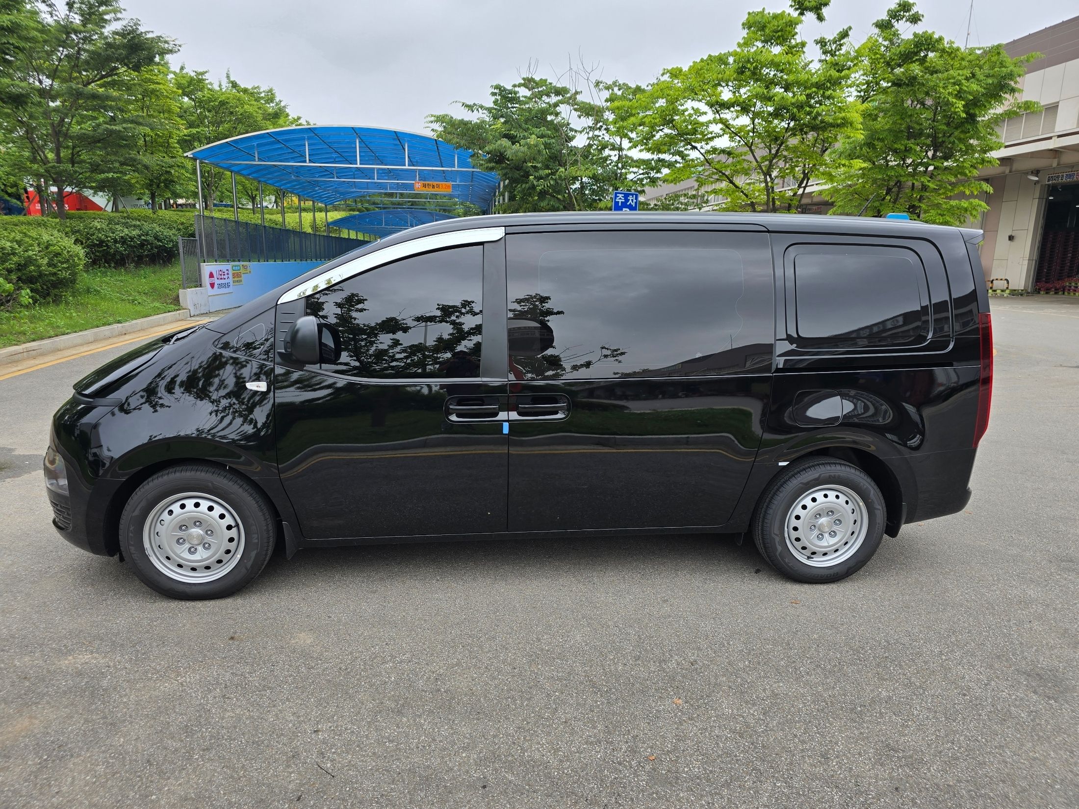 HYUNDAI STARIA