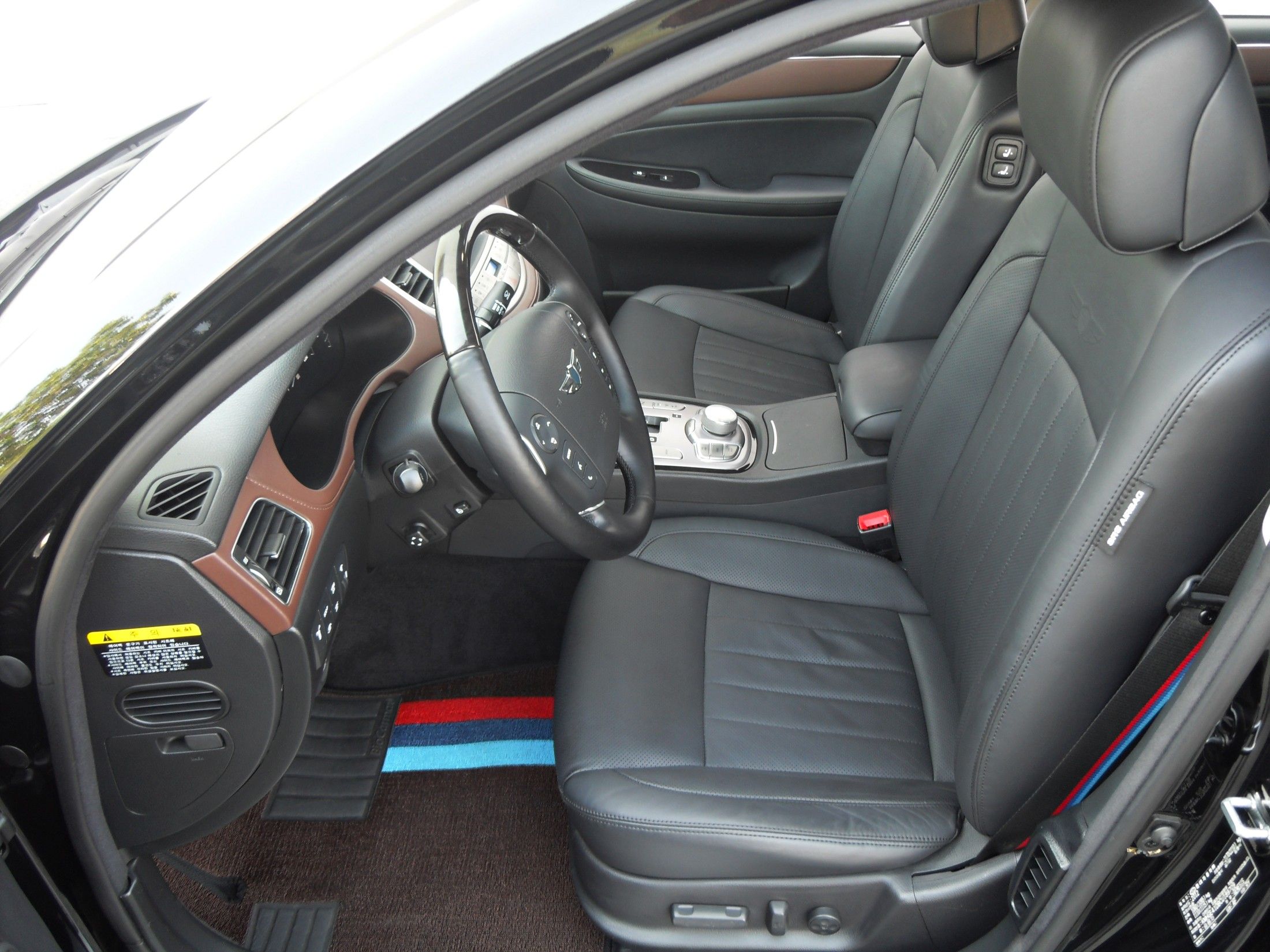 HYUNDAI GENESIS 2012