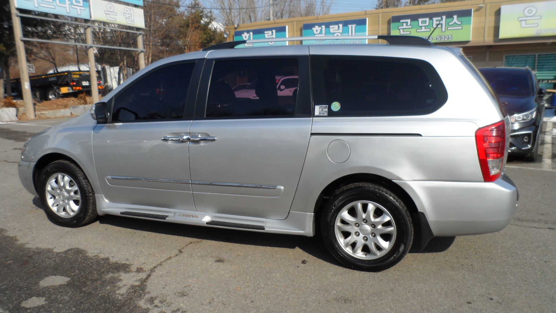 KIA CARNIVAL R 2012
