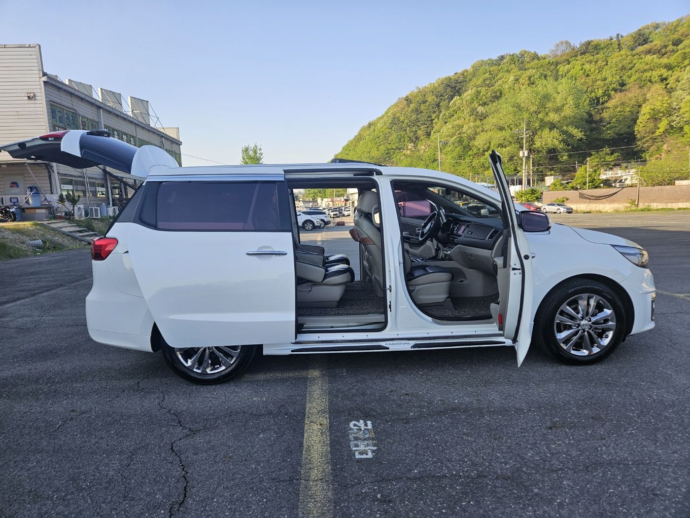 KIA CARNIVAL 2016