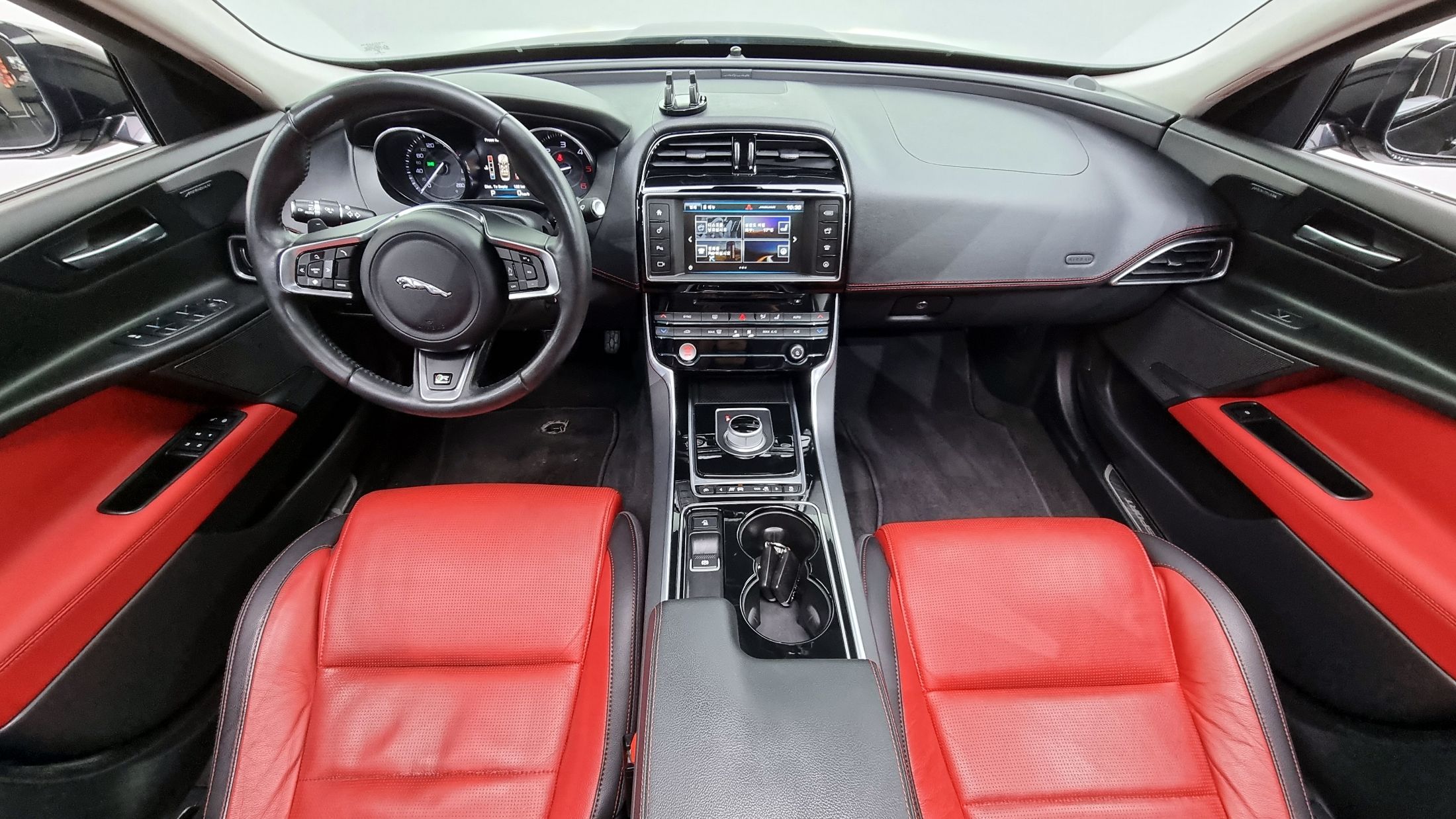 JAGUAR XE 2016
