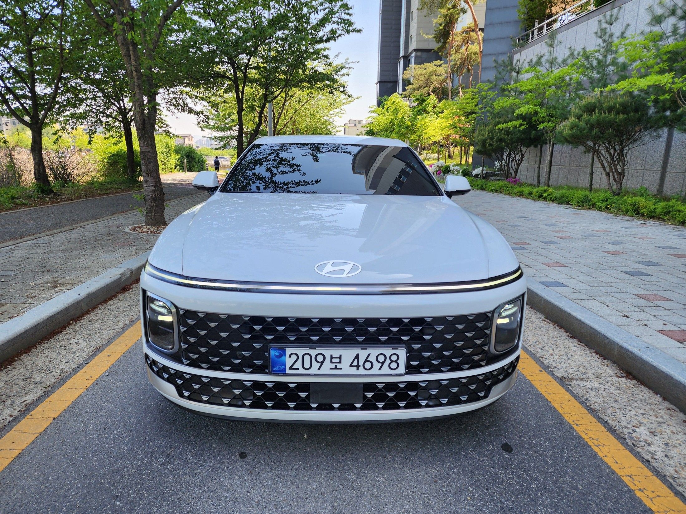 HYUNDAI GRANDEUR HYBRID GN7 2023