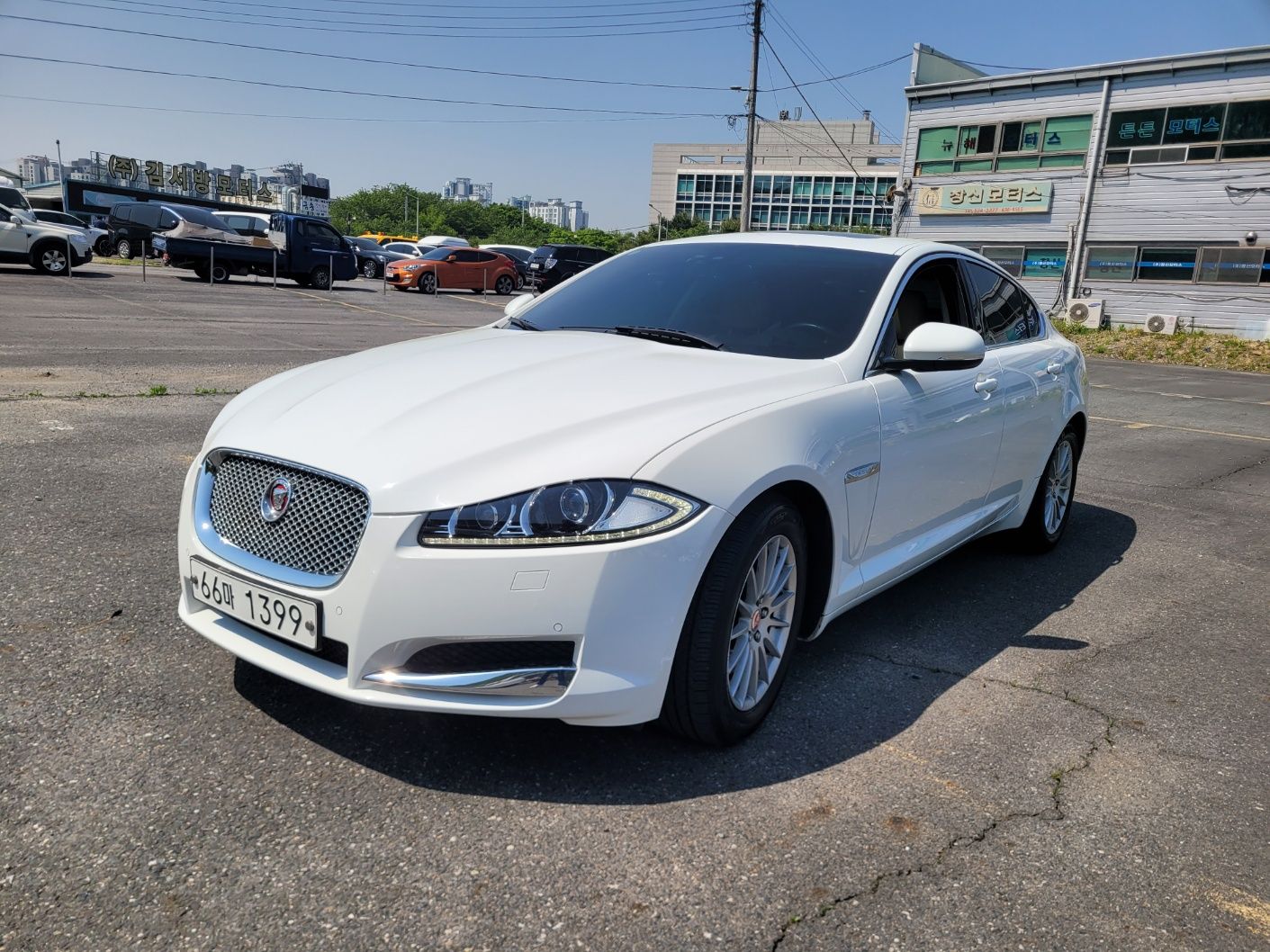 JAGUAR XF
