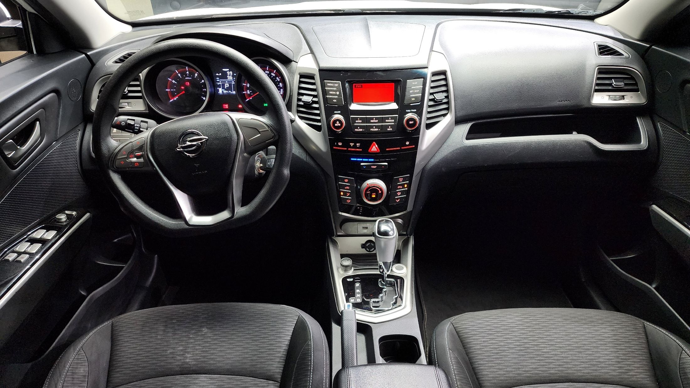 SSANGYONG TIVOLI 2015