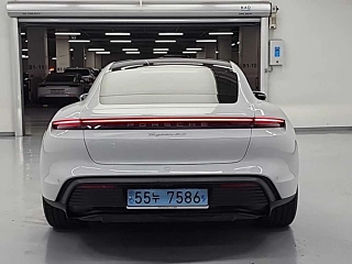 PORSCHE TAYCAN 2021