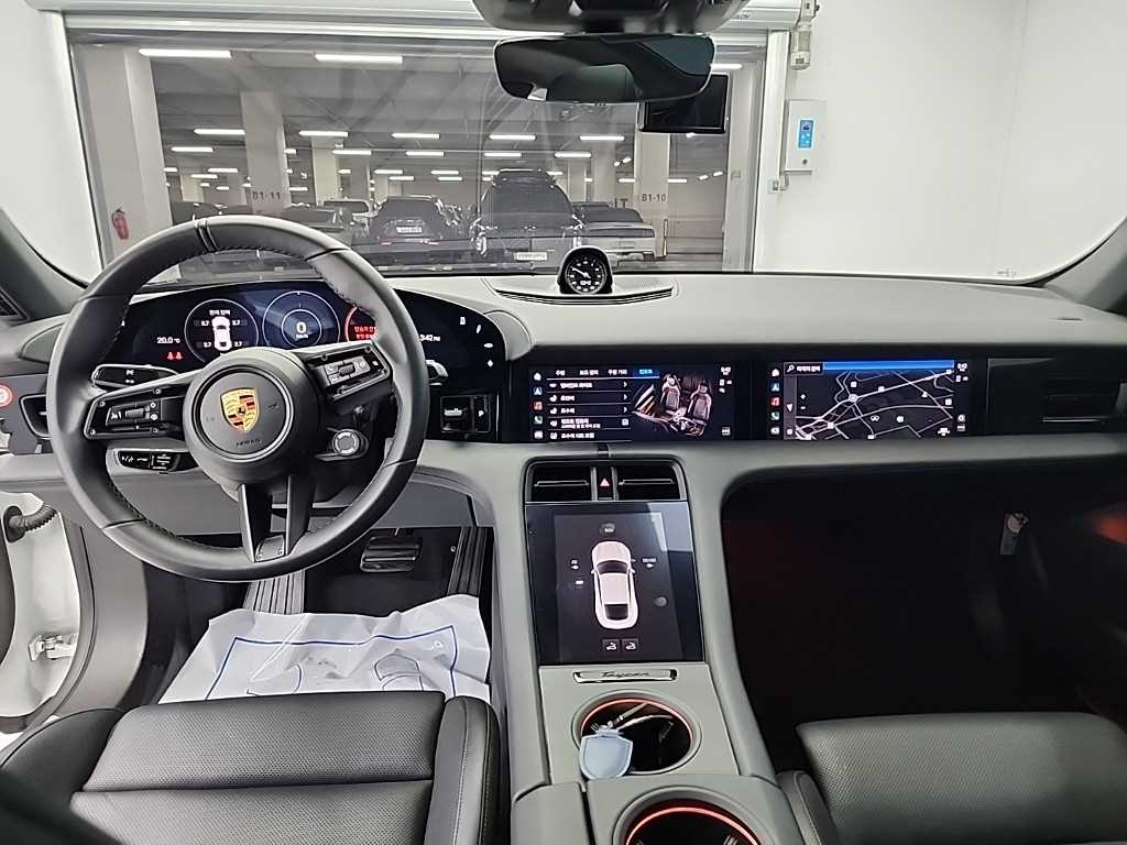 PORSCHE TAYCAN