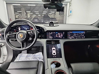 PORSCHE TAYCAN 2021