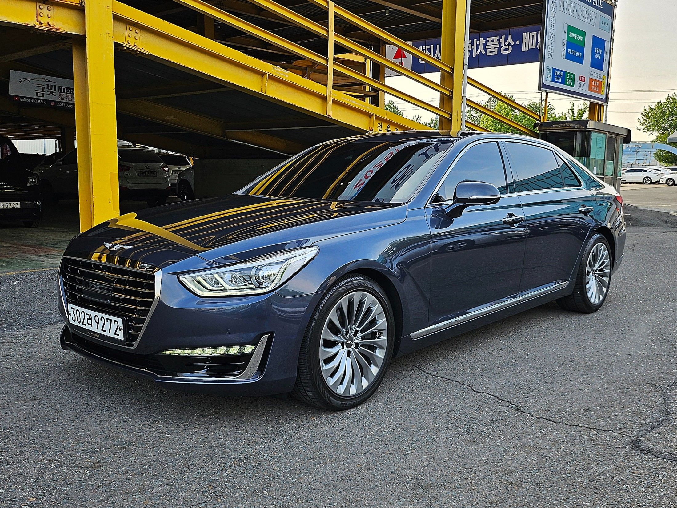 GENESIS EQ900 2016