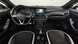 INFINITI Q30 2019