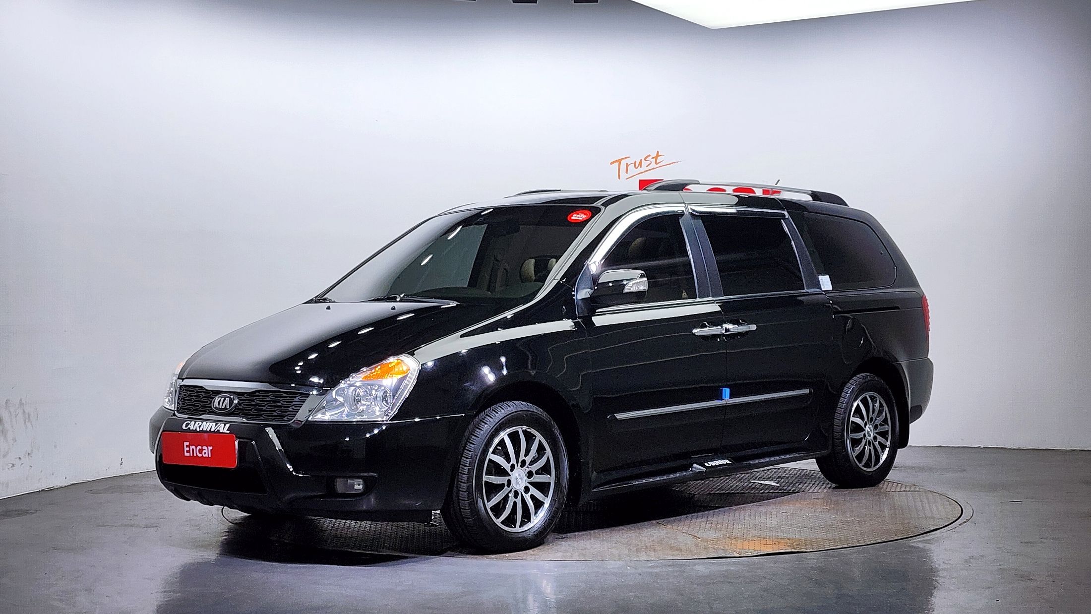 KIA CARNIVAL R 2012