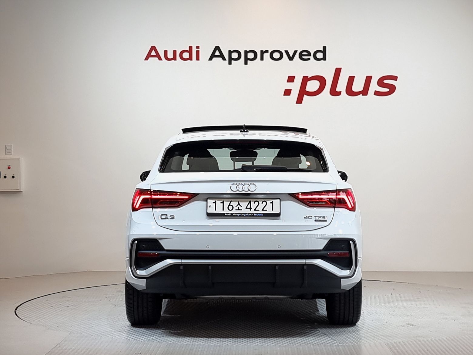 AUDI Q3 F3