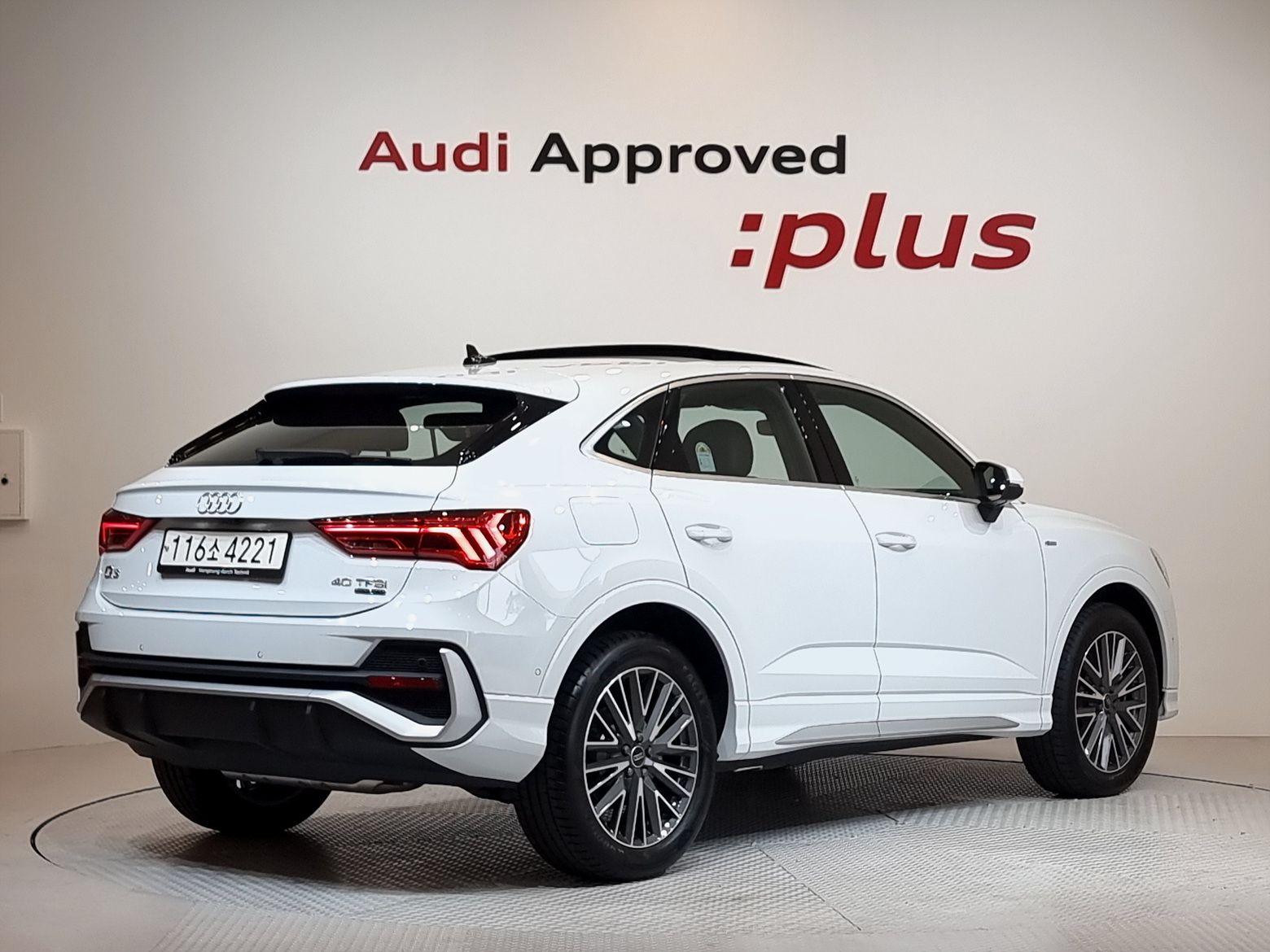 AUDI Q3 F3