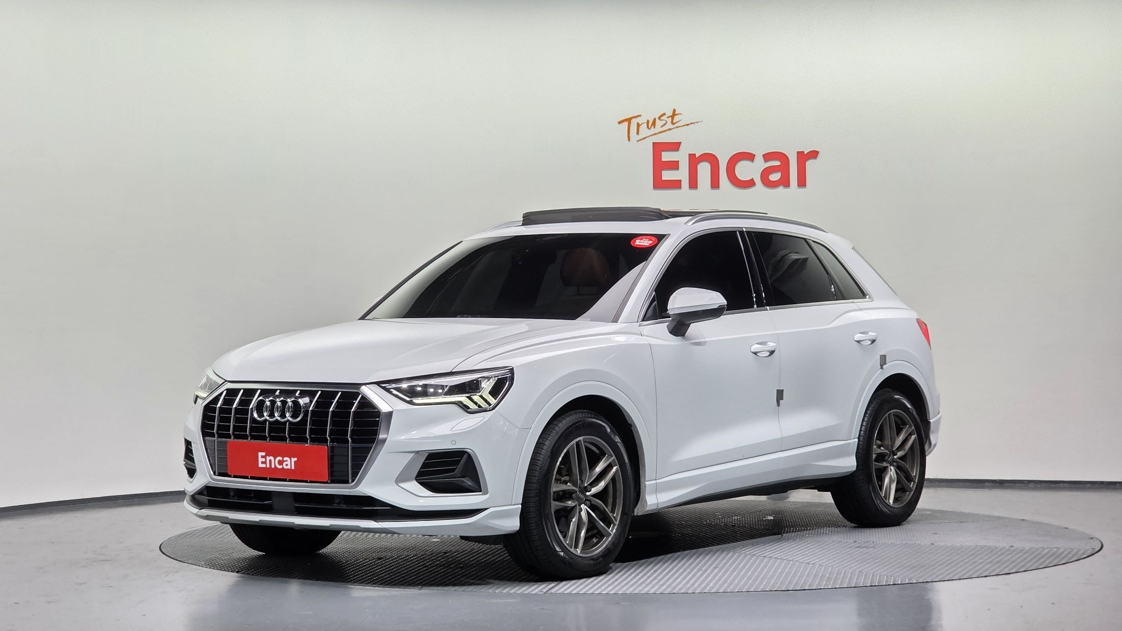 AUDI Q3 F3