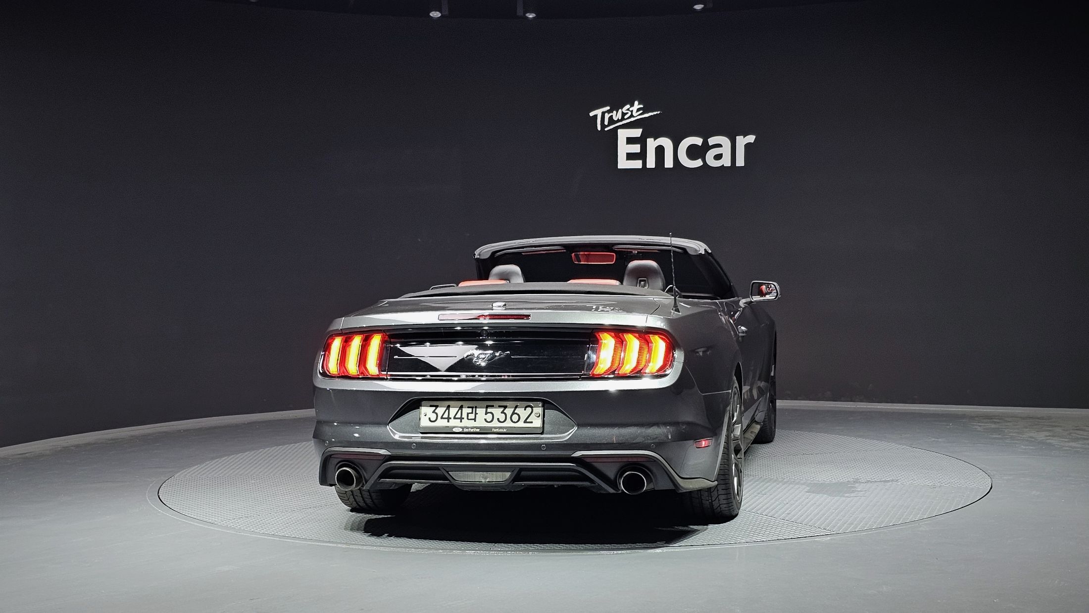 FORD MUSTANG