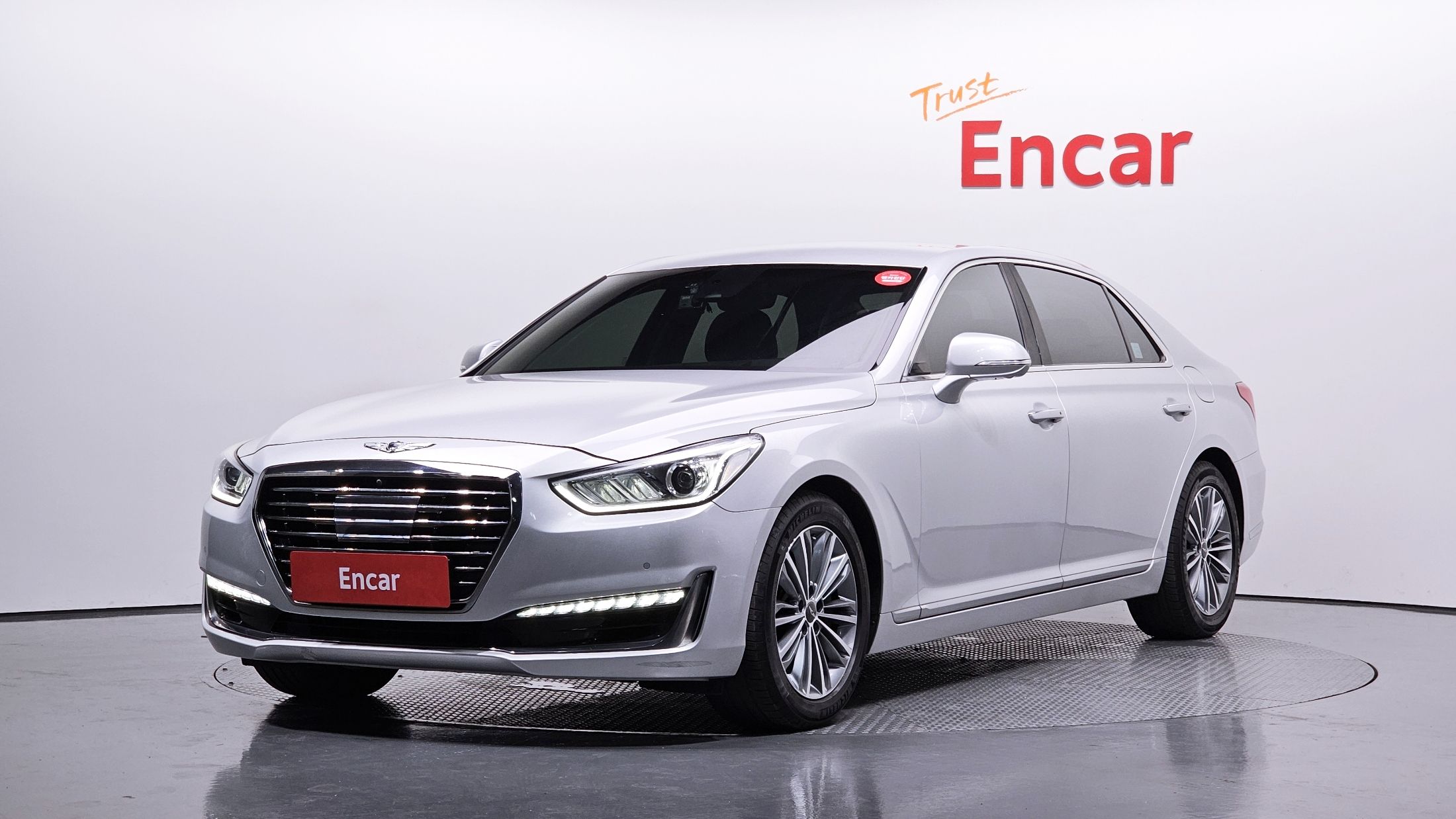 GENESIS EQ900 2017