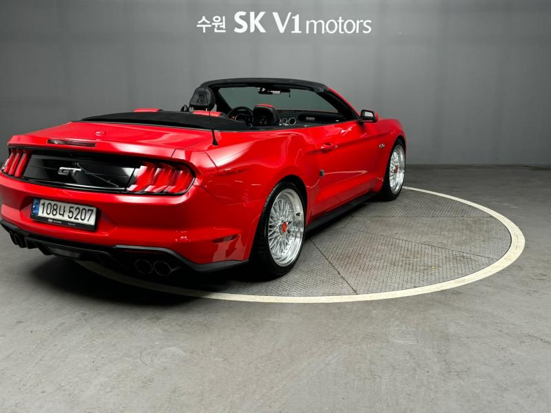 FORD MUSTANG
