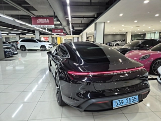 PORSCHE TAYCAN 2024