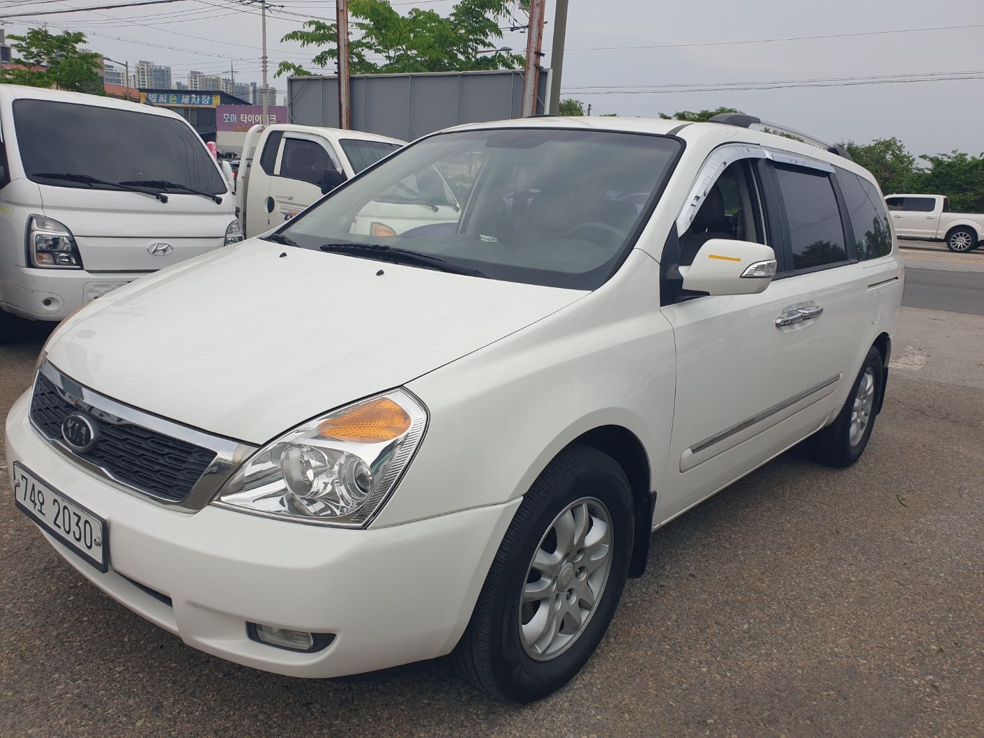 KIA CARNIVAL R 2012