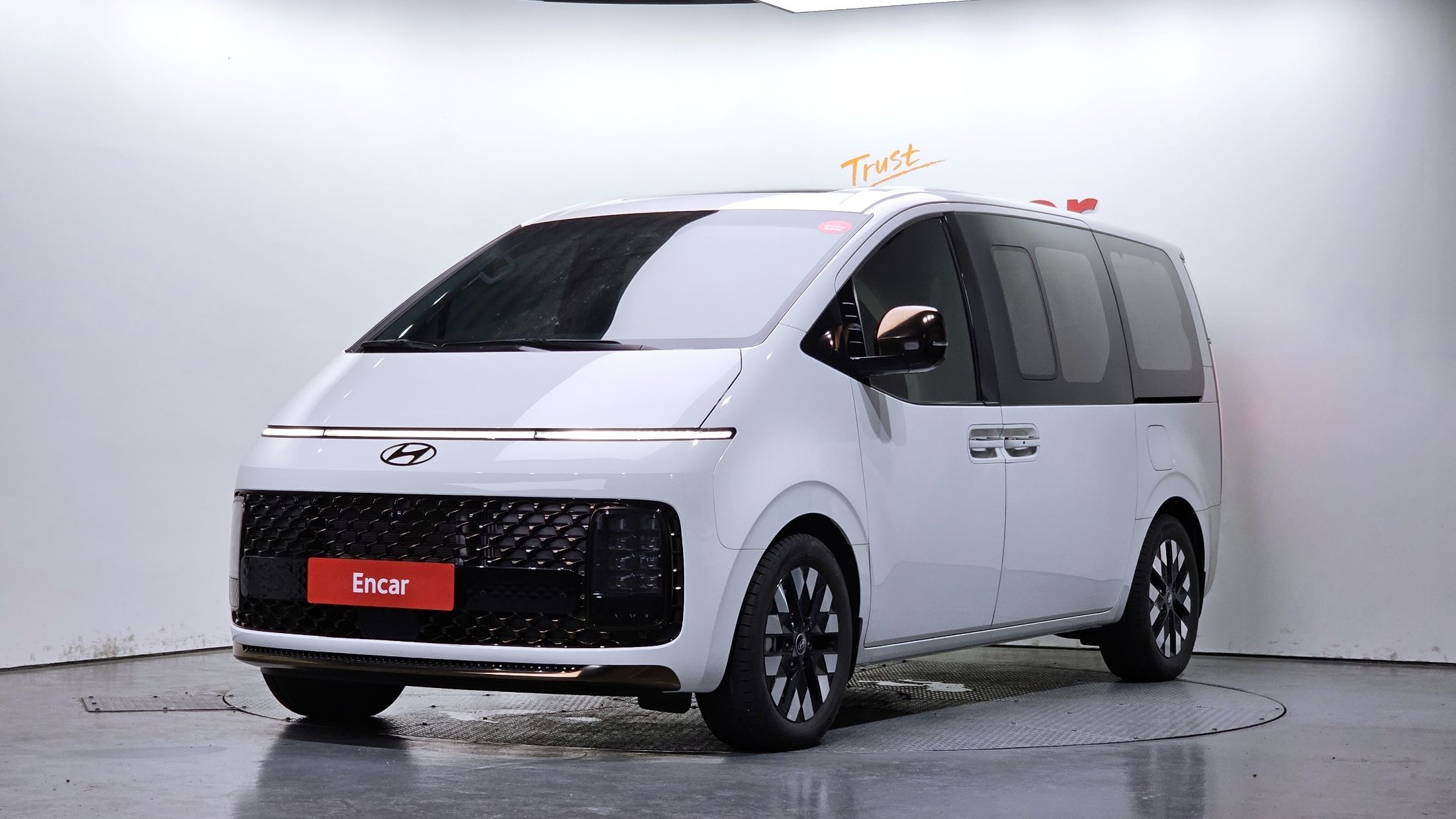 HYUNDAI STARIA 2024