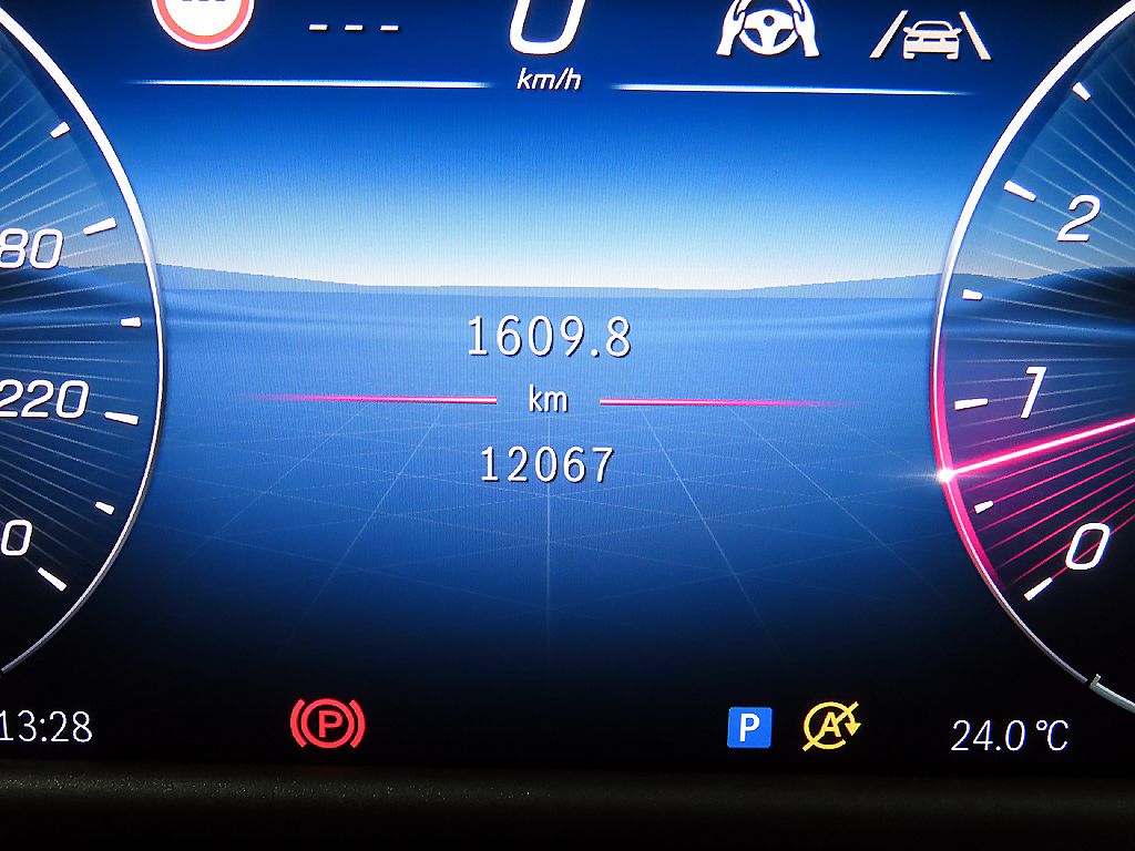 MERCEDES BENZ E-CLASS W214 2024