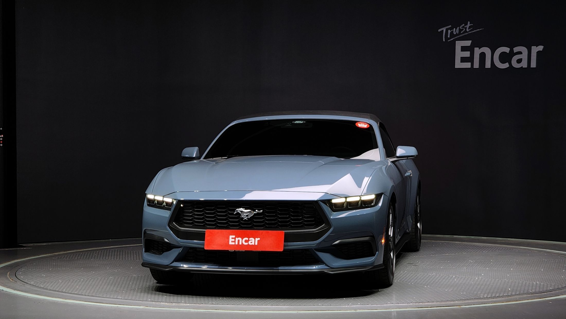 FORD MUSTANG