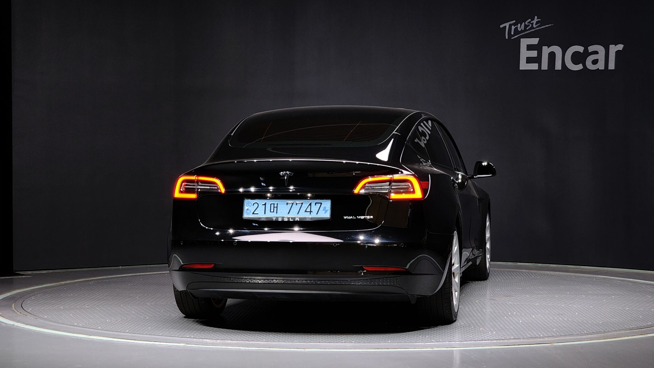 TESLA MODEL 3