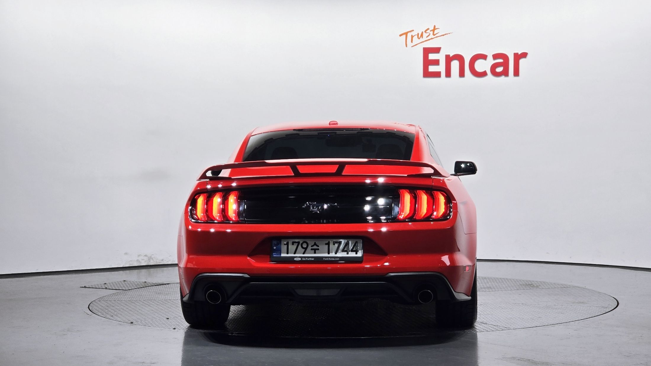 FORD MUSTANG