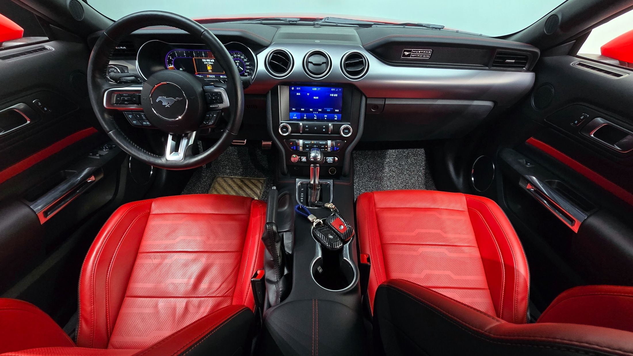 FORD MUSTANG