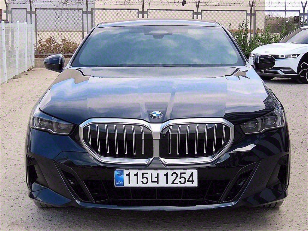 BMW 5-SERIES G60 2024