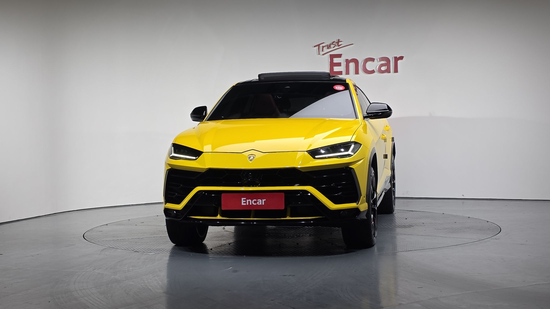LAMBORGHINI URUS 2019