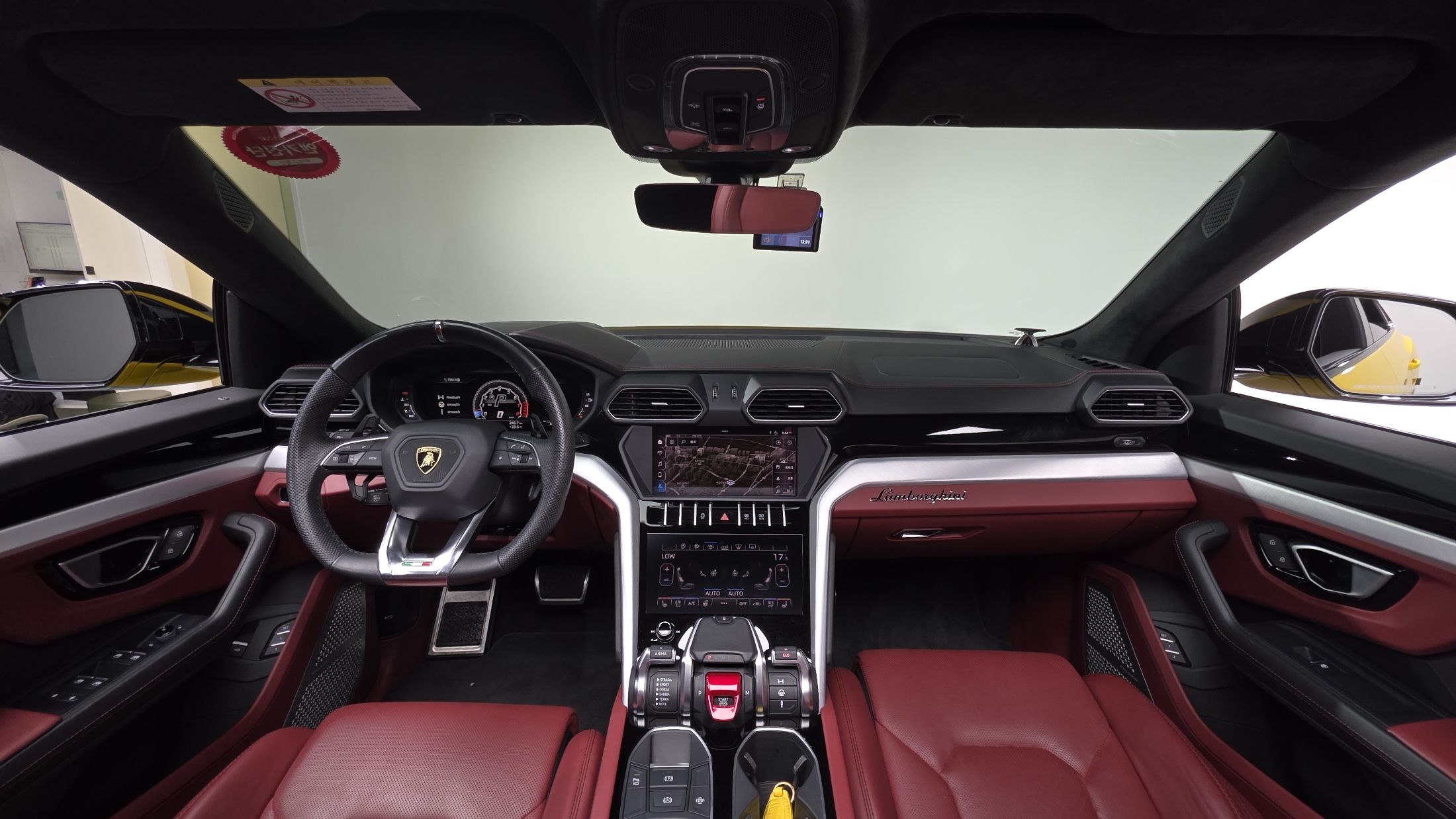 LAMBORGHINI URUS 2019