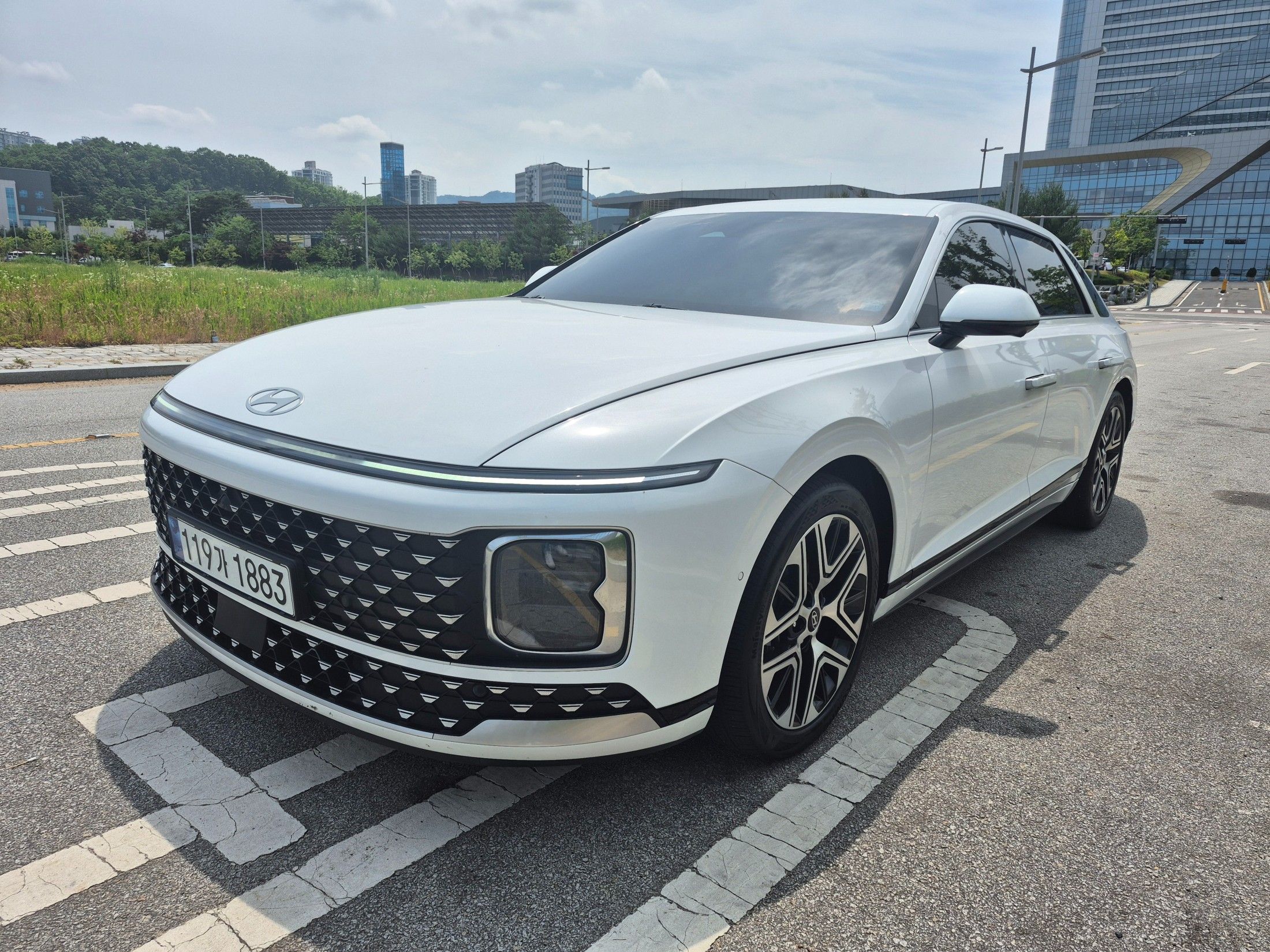 HYUNDAI GRANDEUR HYBRID GN7 2023