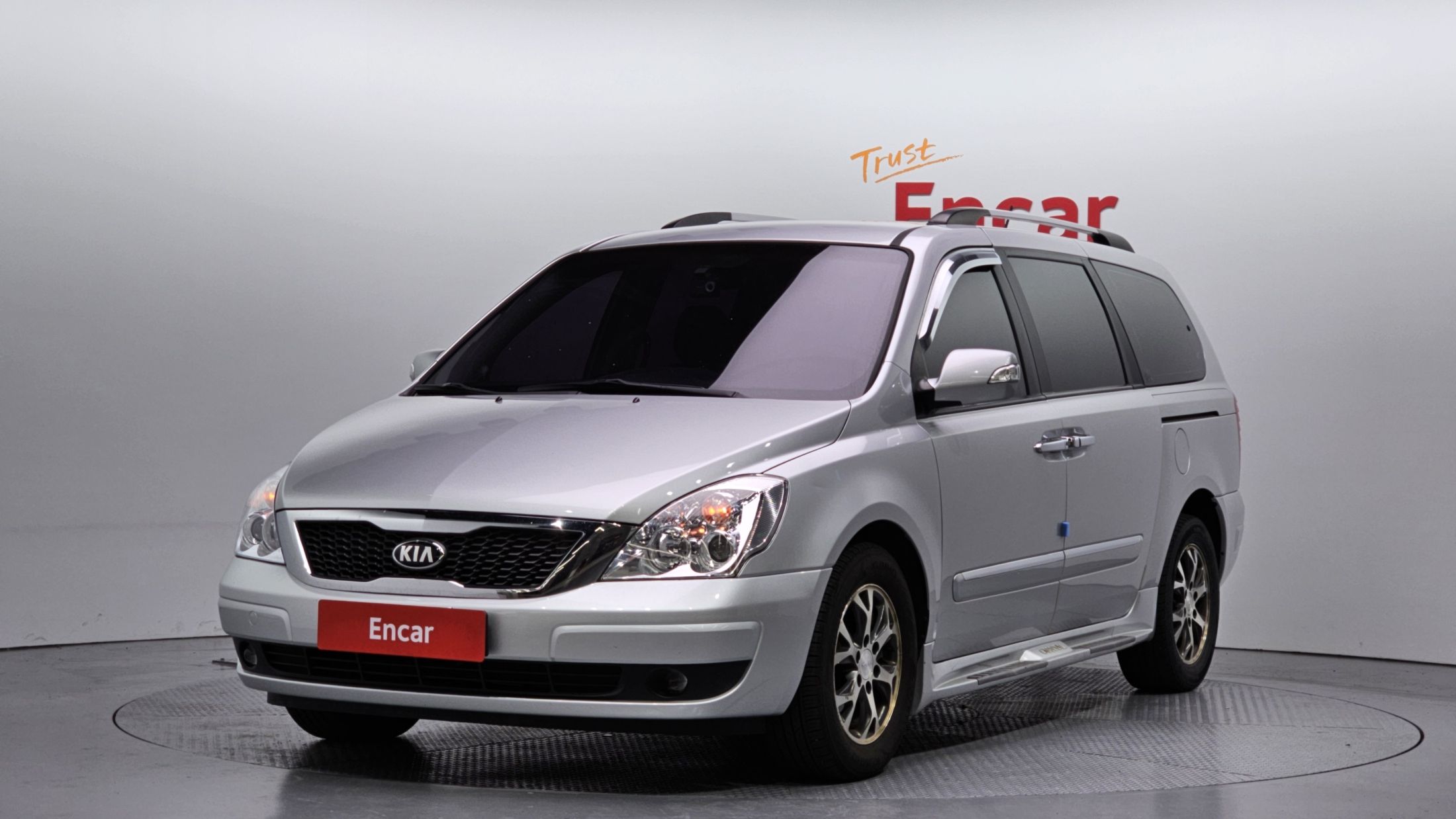 KIA CARNIVAL R