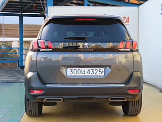 PEUGEOT 5008 2018