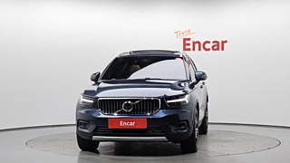 VOLVO XC40 2021